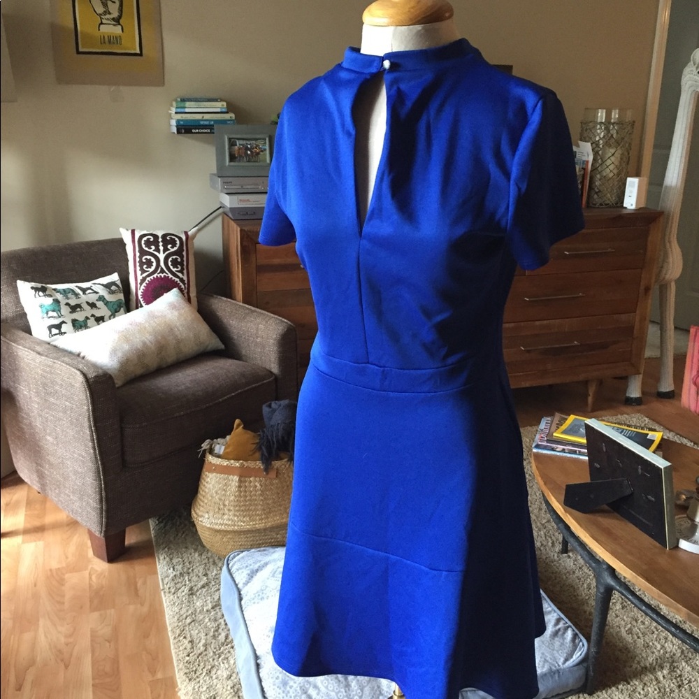 Pearle 88 royal blue short sleeve dress keyhole M